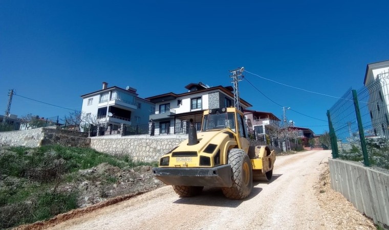 Toroslarda yollar bakımdan geçiriliyor