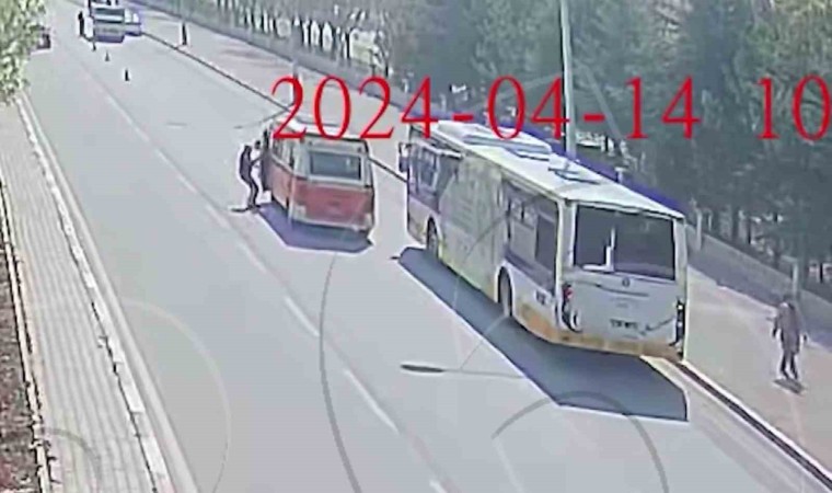 Trafik polisinin dikkati, direksiyon başında fenalaşan sürücünün kaza yapmasını önledi