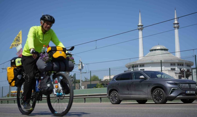 Üsküpten Mekkeye pedal çeviren ikili, Bursada mola verdi