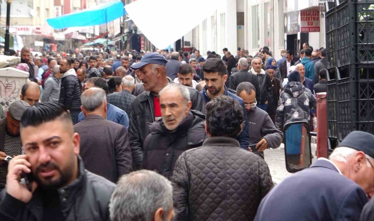 Vanda bayram alışverişinde son gün yoğunluğu