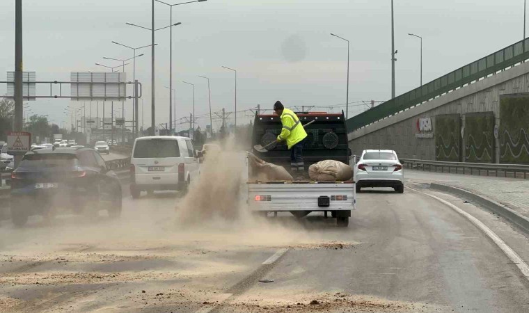 Yakıt deposu delinen tır, şehri birbirine kattı: 10 kaza