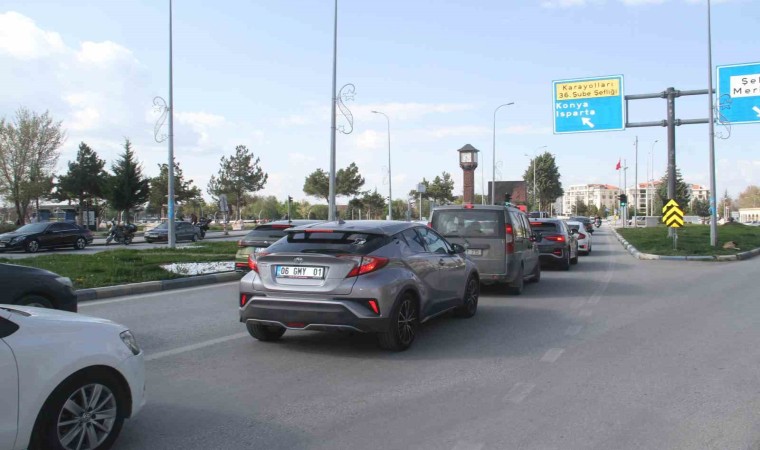 Yeni Konya-Antalya karayolunda bayram dönüşü trafiği yoğunluğu