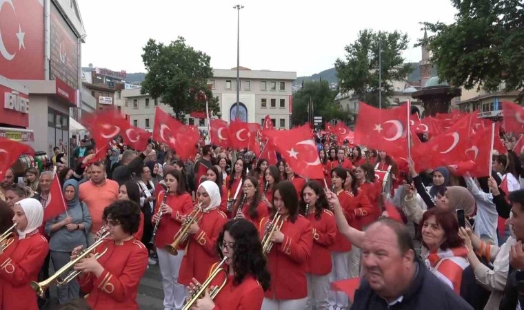 1. Osmangazi Gençlik Yürüyüşü Haluk Leventin katılımıyla gerçekleştirildi