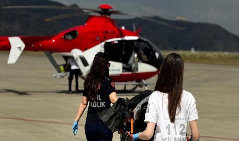 Ambulans helikopter yaşlı hasta için havalandı