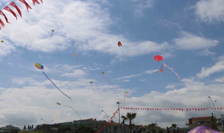 Atakum sahili uçurtma şenliği ile renklendi