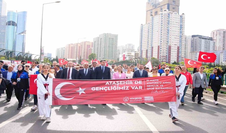 Ataşehirde 19 Mayıs kutlaması çelenk sunma töreni ile başladı