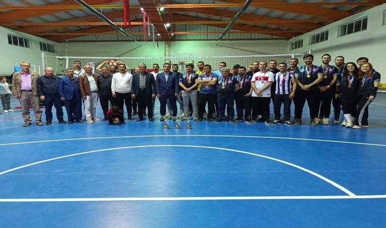 Aydıntepede kurumlar arası voleybol turnuvasının kazananı sağlık oldu