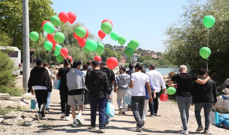 Bağımlılıktan kurtulmayı balon uçurarak kutladılar