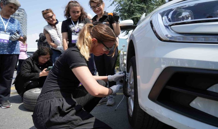 Bakırköyde kadınlara lastik değiştirme dersi