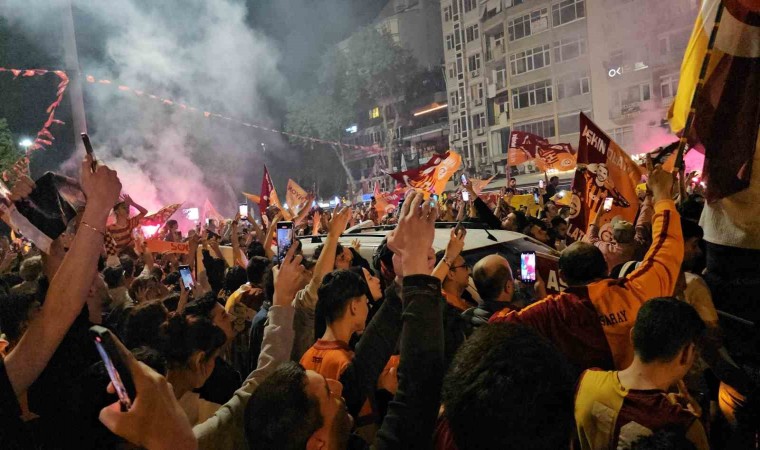 Bandırmada Galatasarayın kutlamaları başladı