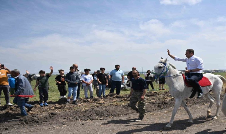 Başkan Akın, hayırlarda vatandaşlarla bir araya geldi