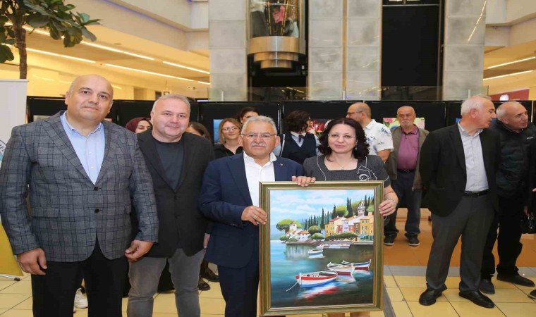 Başkan Büyükkılıç, Sağlık hayattır, sanat hayattır sergisini gezdi