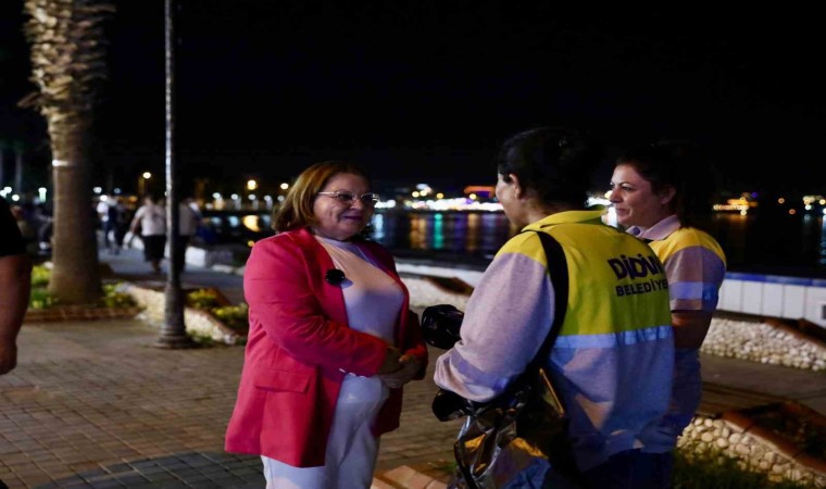 Başkan Gençay Altınkumda vatandaşlarla bir araya geldi