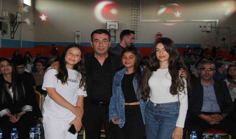 Başkan Metin, Bünyan Gençlik Şöleninde gençlerle bir araya geldi