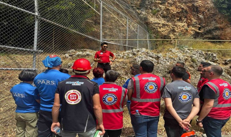 Belediye personeline hayvan arama kurtarma eğitimi