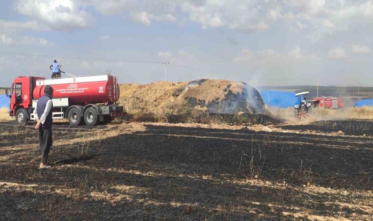 Biçerdöver hasat yaparken sıçrayan kıvılcımlar tarlayı küle çevirdi