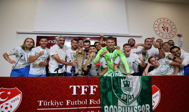 Bodrum FKlı futbolcular basın toplantısını bastı