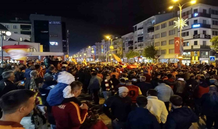 Bozüyükte Galatasarayın şampiyonluğu coşkuyla kutlandı