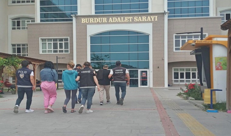 Burdurda durdurulan araçta uyuşturucu çıktı, 4 şüpheli tutuklandı