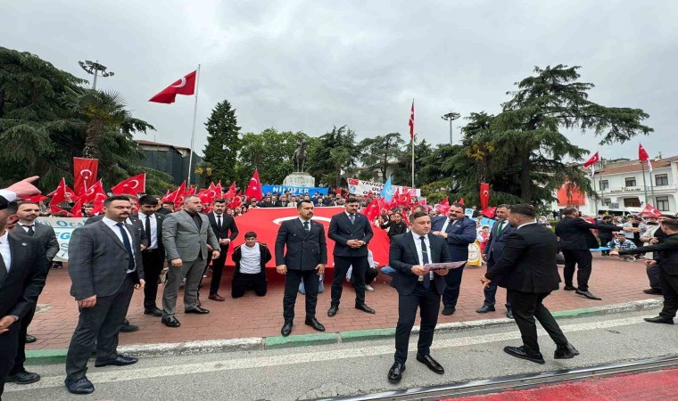 Bursa Ülkü Ocaklarından 19 Mayıs yürüyüşü