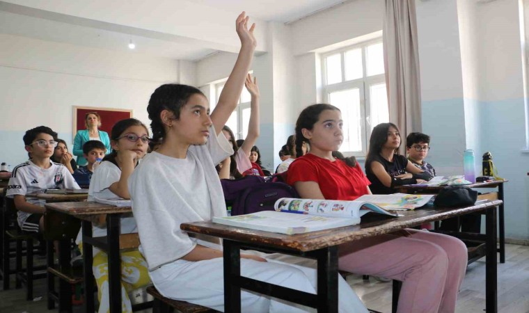 Bursluluk sınavında 500 tam puan alan Diyarbakırlı Elanın hayali beyin cerrahı olmak