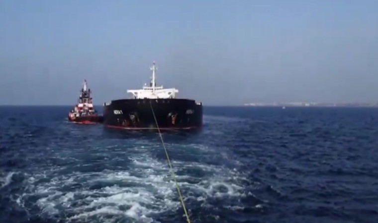 Çanakkale Boğazından geçen tanker makine arızası yaptı