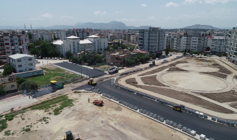 Ceyhanda yeni açılan cadde asfaltlandı