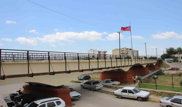 Çinenin tarihi İtalyan Köprüsü bir asrı aşkın süredir vatandaşlara hizmet ediyor