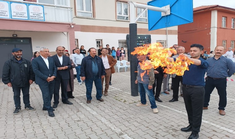 Darende Ayvalıda ilk bilim fuarına ilgi