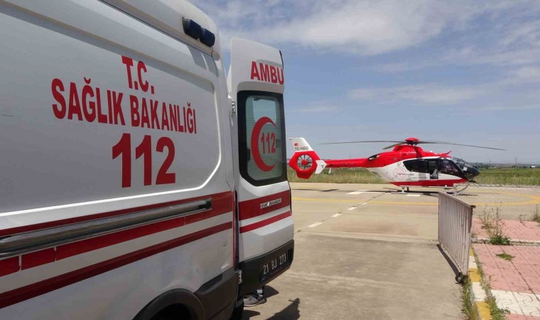 Diyarbakırda ambulans helikopter, kaynar süt kazanına düşen çocuk için havalandı