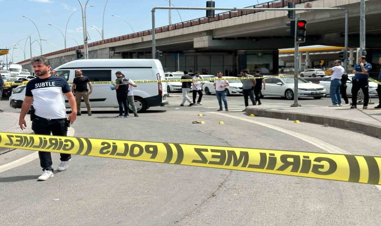 Diyarbakırda bir avukat, tartıştığı eski eşinin yakınını silahla yaraladı