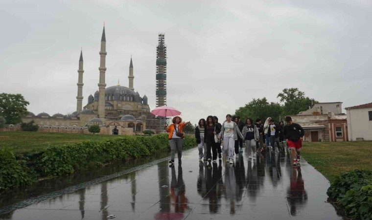 Edirnede sağanak yağış etkili oldu