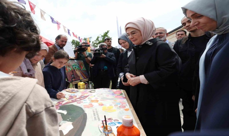 Emine Erdoğan, Şule Yüksel Şenler Vakfı Kitap ve Kültür Günlerini ziyaret etti