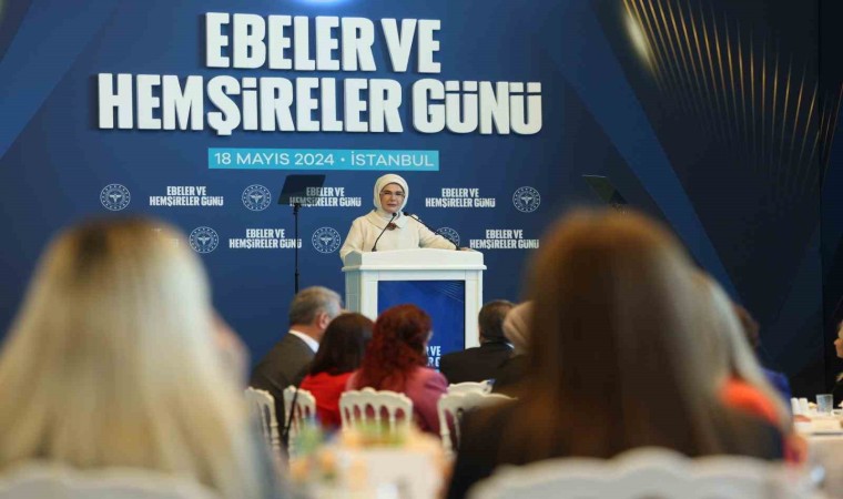 Emine Erdoğan ve Bakan Koca, Ebeler ve Hemşireler Gününde düzenlenen programa katıldı