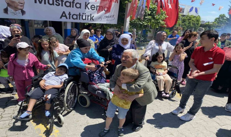 Engelli çocuklar ve aileleri, Türkiye Deniz Canlıları Müzesini ziyaret etti