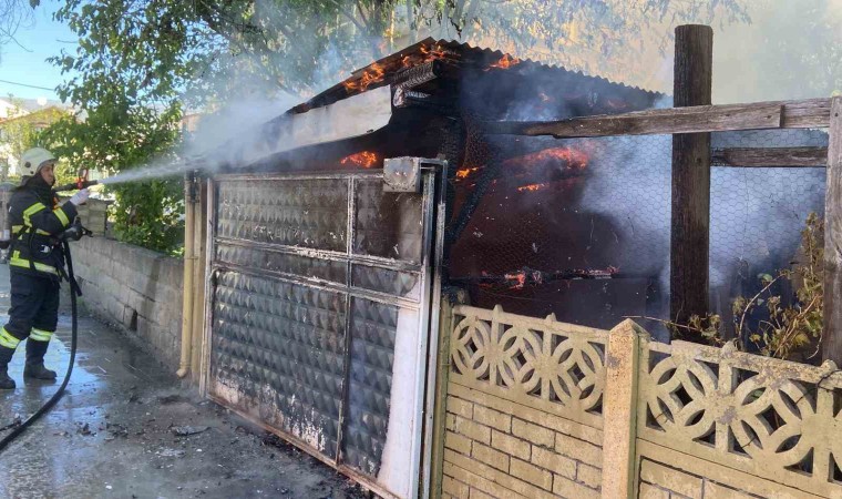 Erzincanda garajda çıkan yangın korkuttu