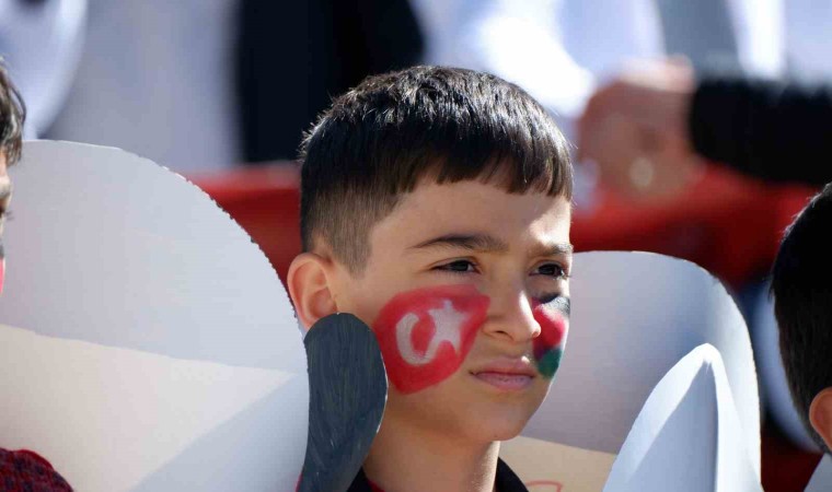 Erzurumda sağlıkçıların sessiz yürüyüşü sürüyor