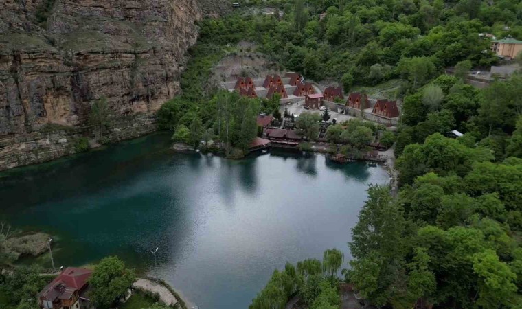 Erzurumdaki Yedi Göller turistleri büyülüyor