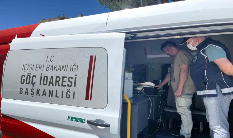 Eskişehirdeki Mobil Göç Noktasında bin 577 yabancının kimlik bilgileri sorgulandı