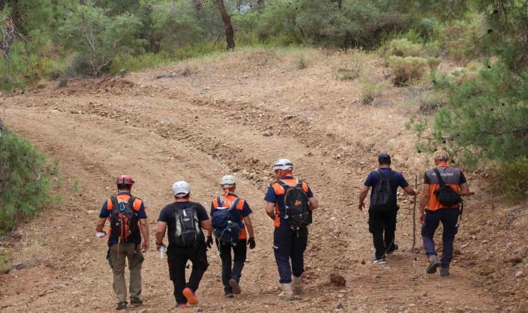 Fethiyede kayıp kişiyi arama çalışması sürüyor