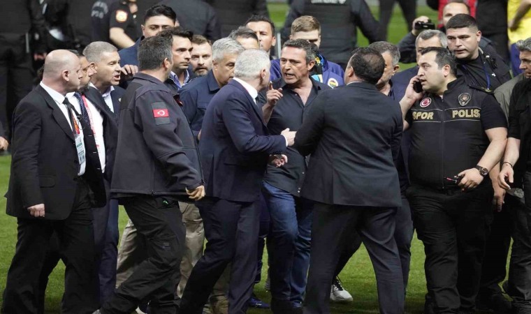 Galatasaray - Fenerbahçe maçının ardından ortalık karıştı