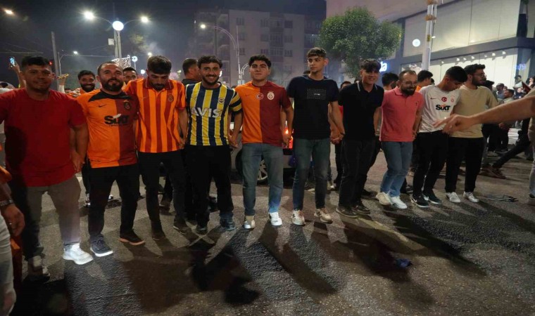 Galatasarayın şampiyonluğu Şanlıurfada halaylarla kutlandı