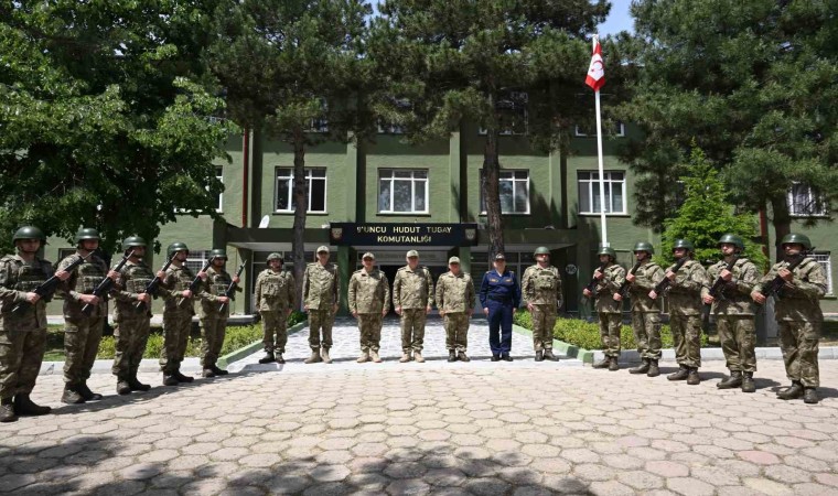 Genelkurmay Başkanı Gürak, sınır karakollarında incelemelerde bulundu