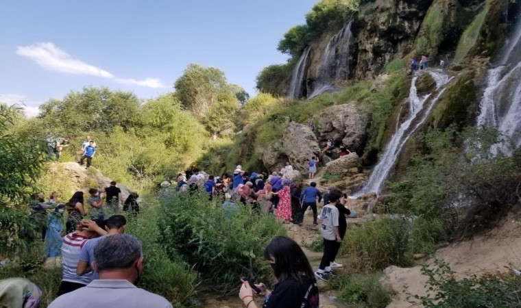 Girlevik Şelalesine ziyaretçi akını