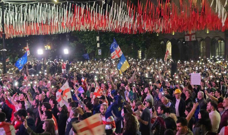 Gürcistan Cumhurbaşkanı Zurabişviliden Yabancı etkinin şeffaflığı yasası için referandum teklifi