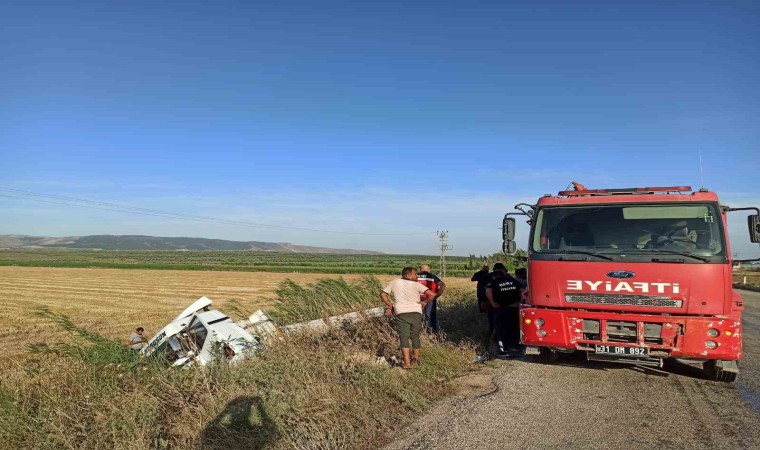 Hatayda tarlaya uçan tırın şoförü yaralandı