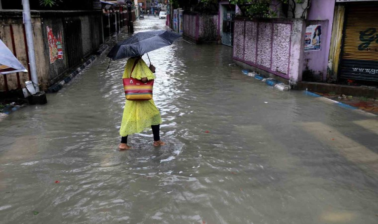 Hindistan ve Bangladeşi Remal Tropikal Kasırgası vurdu: 16 ölü