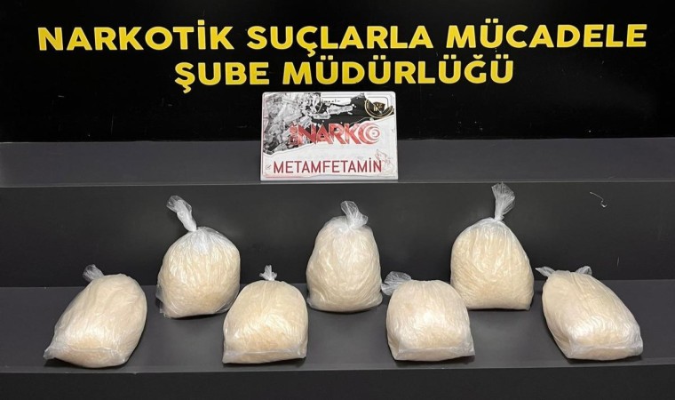 İzmirde 7 kilo metamfetamin ele geçirildi