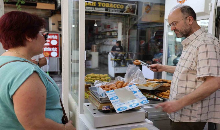 İzmirde 7 metrekarelik dükkanda 100 yıllık tatlı durağı