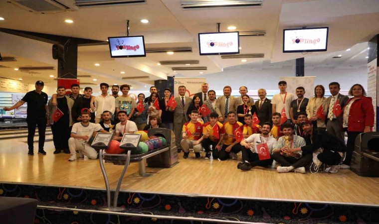 İzmitli gençler Bowling Turnuvasında 19 Mayıs coşkusu yaşadı